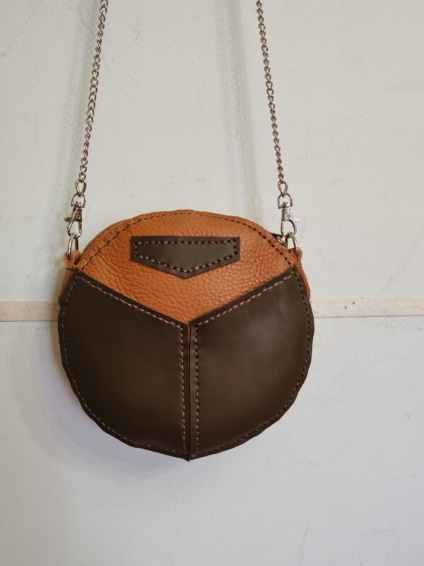 BORSA TONDA COLOR MARRONE CHIARO E VERDE MILITARE IN VERA PELLE - immagine 3